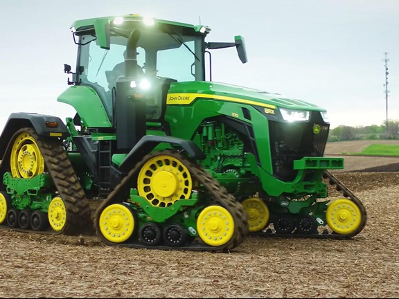 John Deere 8RX - Tractor estándar (2+2 RM) con cuatro bandas de goma integradas