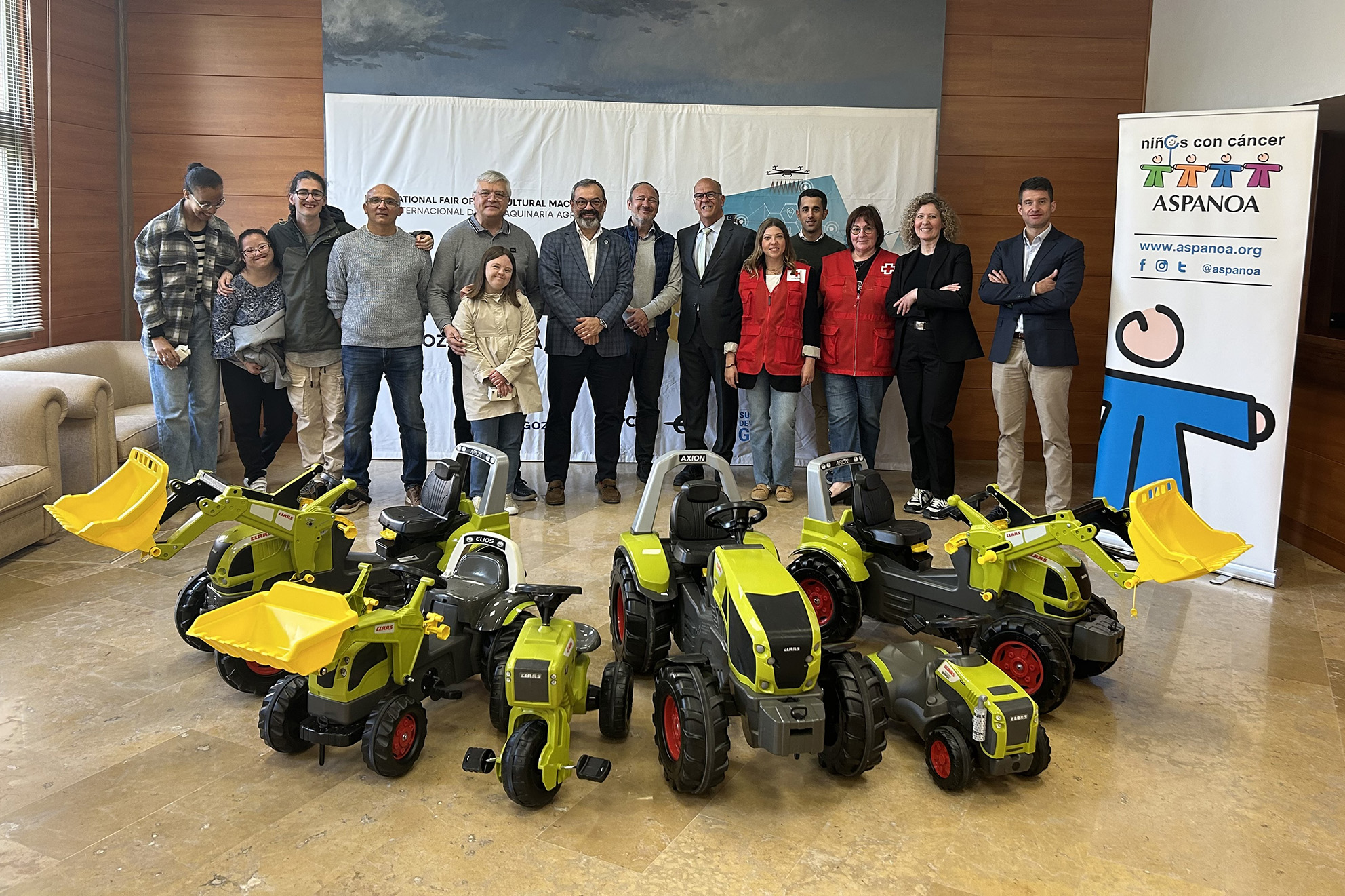 El Club Junior de FIMA 2024, patrocinado por CLAAS IBÉRICA, dona tractores a pedales y juguetes a asociaciones benéficas