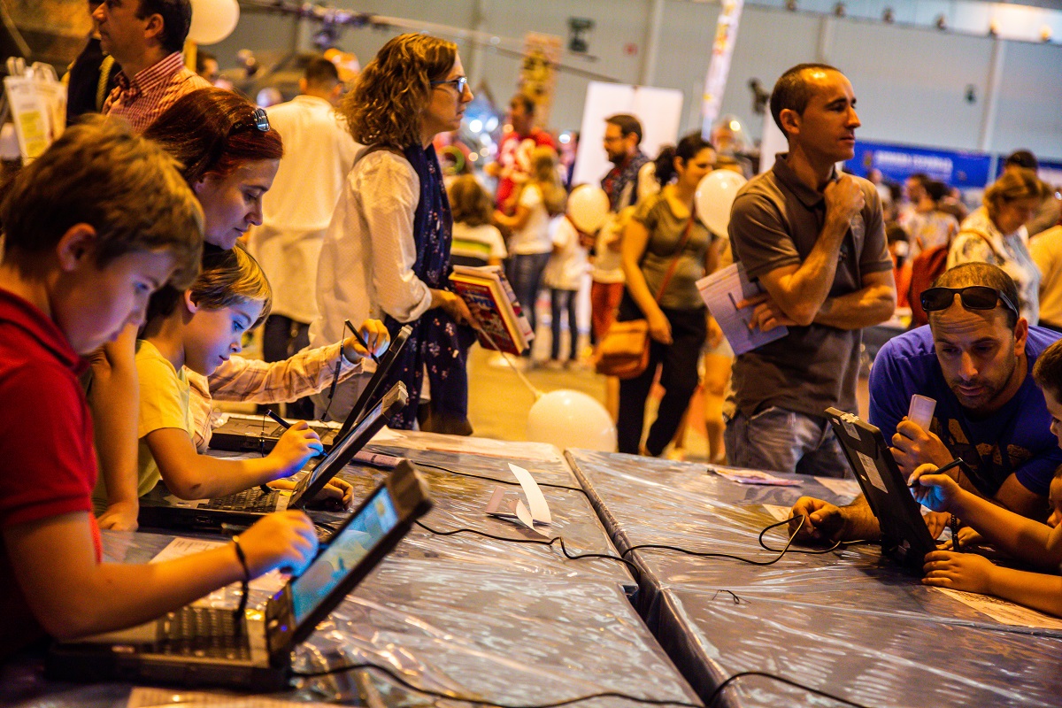 La ciencia más divertida está presente en Feria General, de la mano del Centro Universitario de la Defensa, en el Pabellón de las Fuerzas Armadas